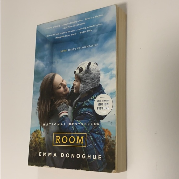 National Bestseller. Room. Emma Donoghue - Picture 4 of 10